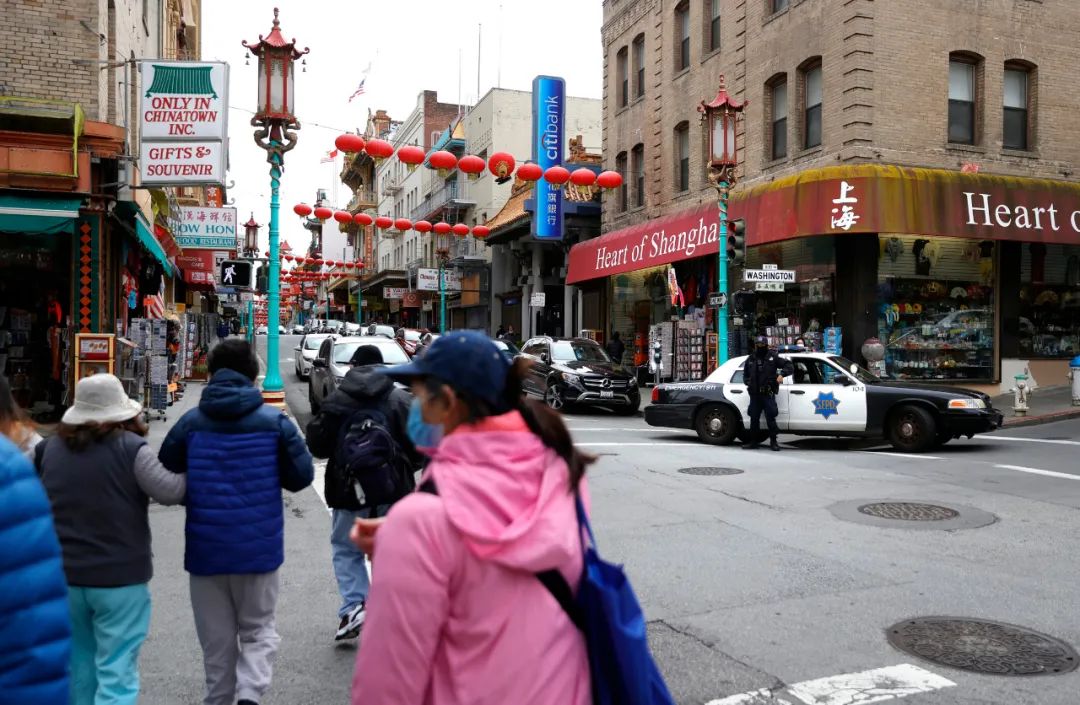 风暴中的唐人街|封面人物