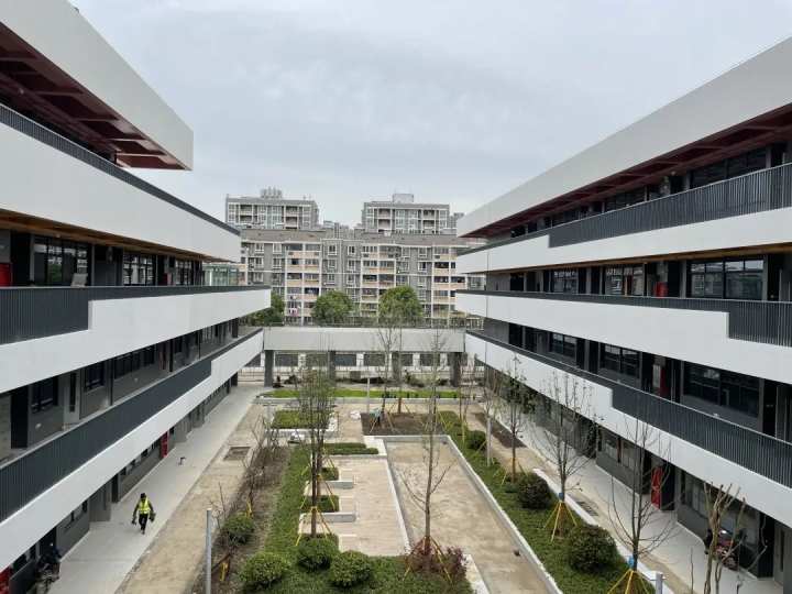 已经开工的小学建成需要多久,嘉兴小学开工时间