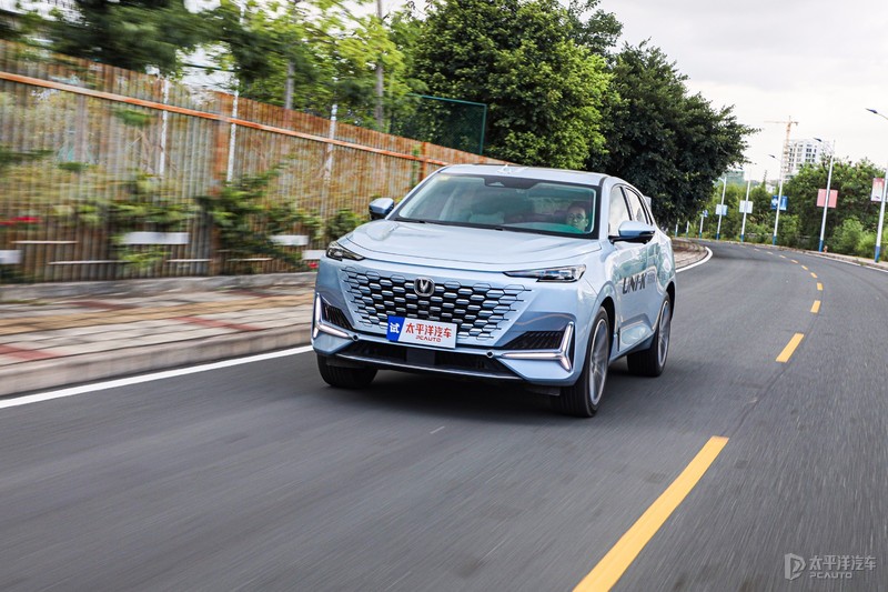 长安uni-k和长安cs75plus哪个好,长安uni-k车怎么样值得买吗