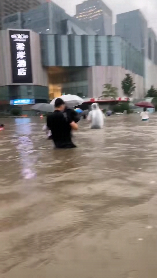 郑州酒店雨夜涨价到2888致歉,郑州暴雨火车站附近酒店涨价