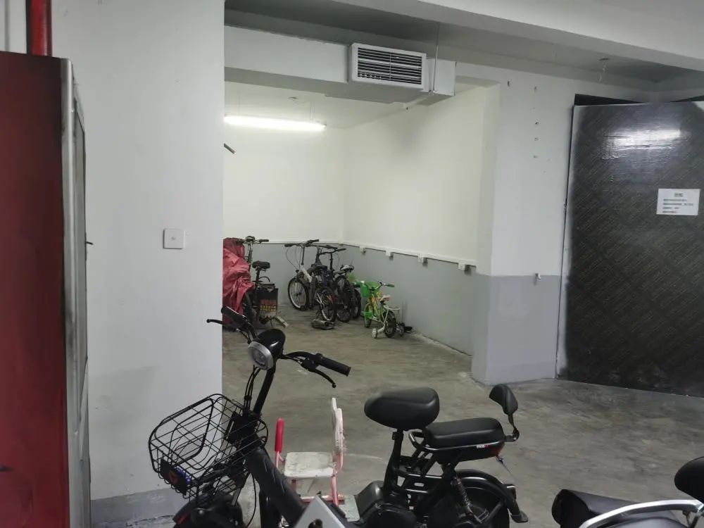 电动车三元锂电池爆燃视频,锂电池电动车爆燃视频