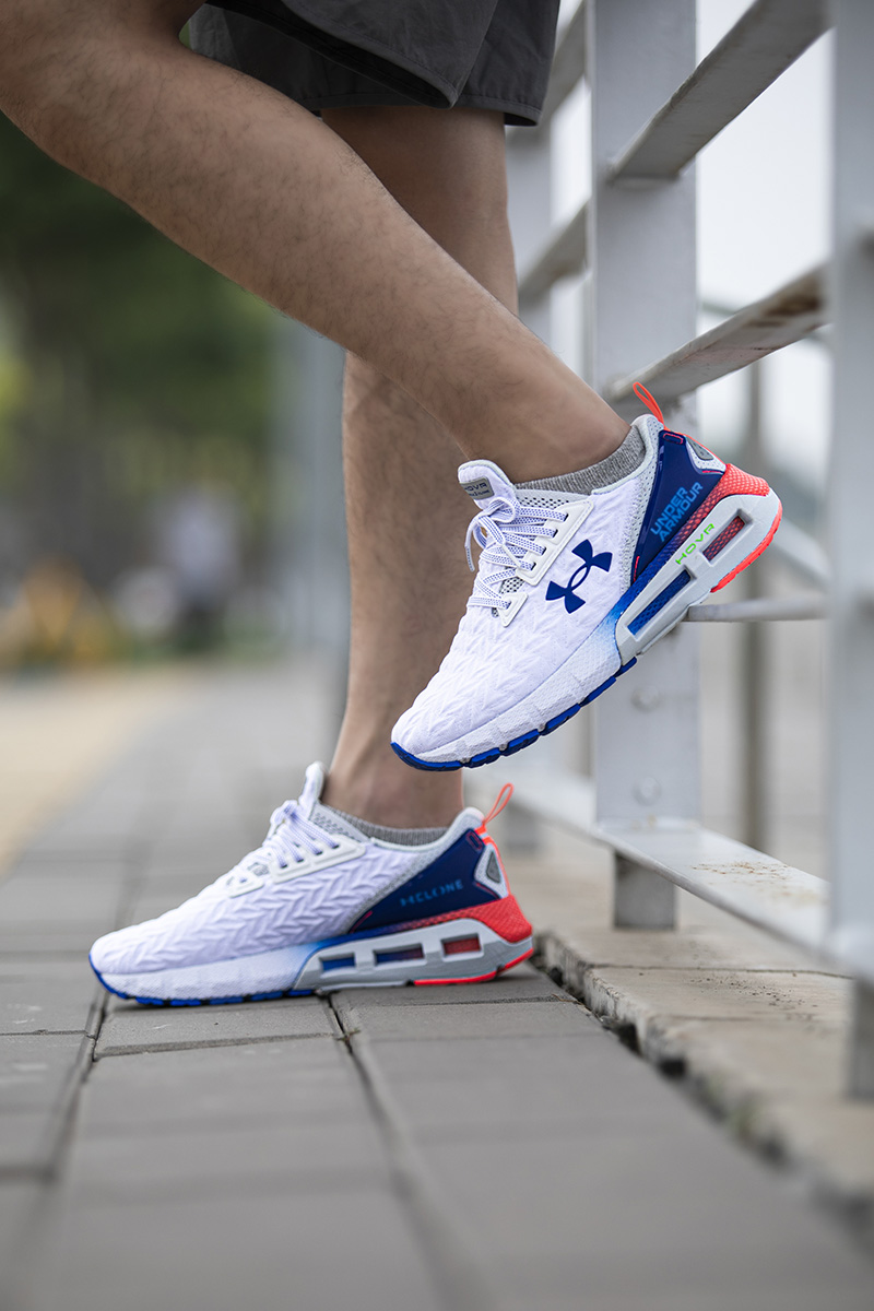 UA「仿生黑科技」曝光！这才叫「定制级」脚感