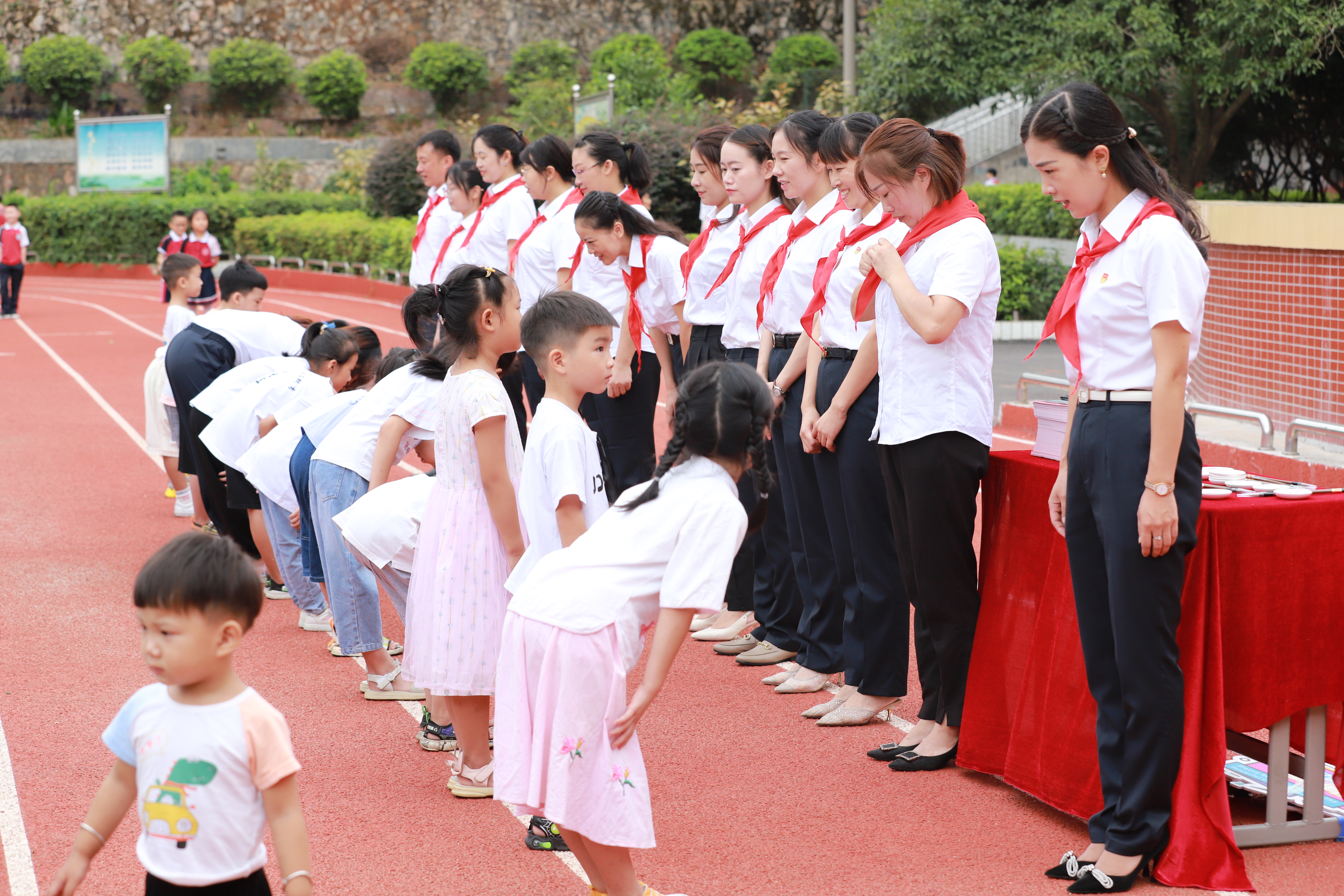 娄底二小入学典礼,娄底二小一年级新生名单