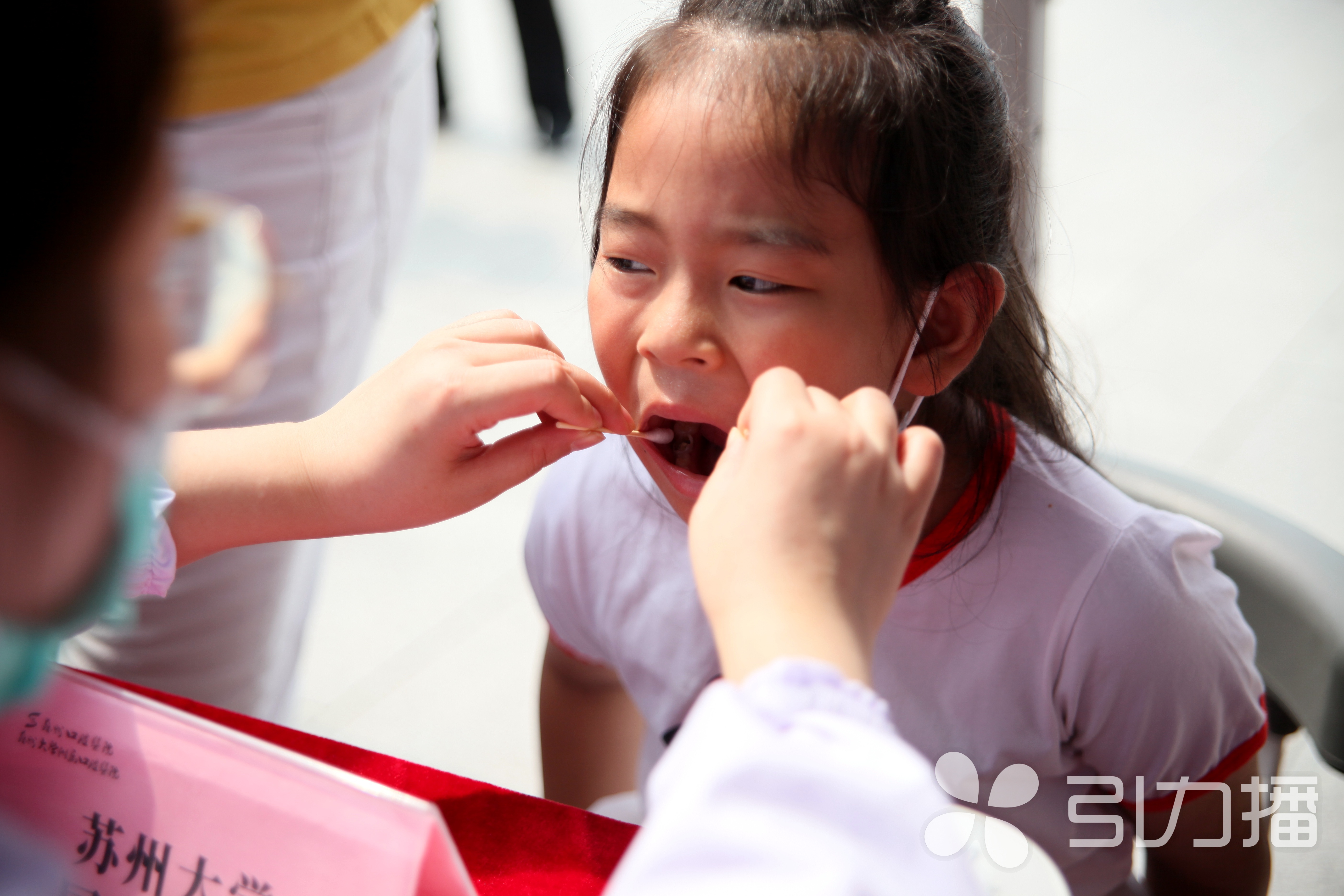 龋齿拖两三天没问题吧,儿童龋齿引起牙髓炎的表现