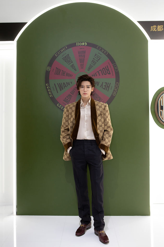 侯明昊帅造型,侯明昊雅痞三七