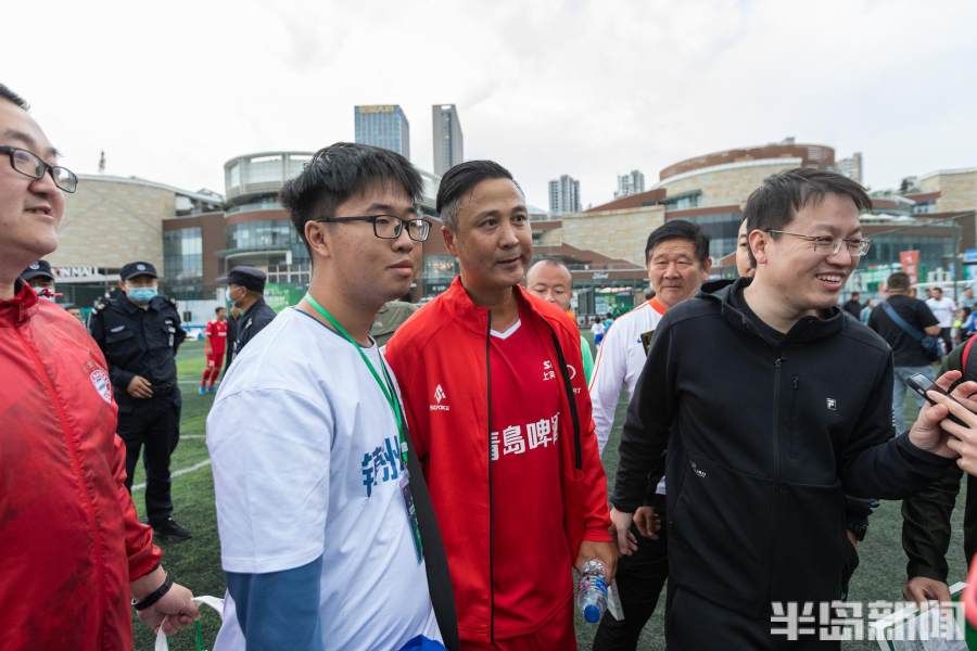 绿茵场上追梦想的下一句,绿茵场上冲刺防守