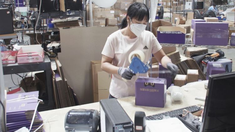 不能出国的“中国旅行团”偏爱跨境直邮，天猫国际海外直购成交增长380%