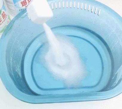 白衣服发黄别着急扔？用这几招，衣服跟新的一样