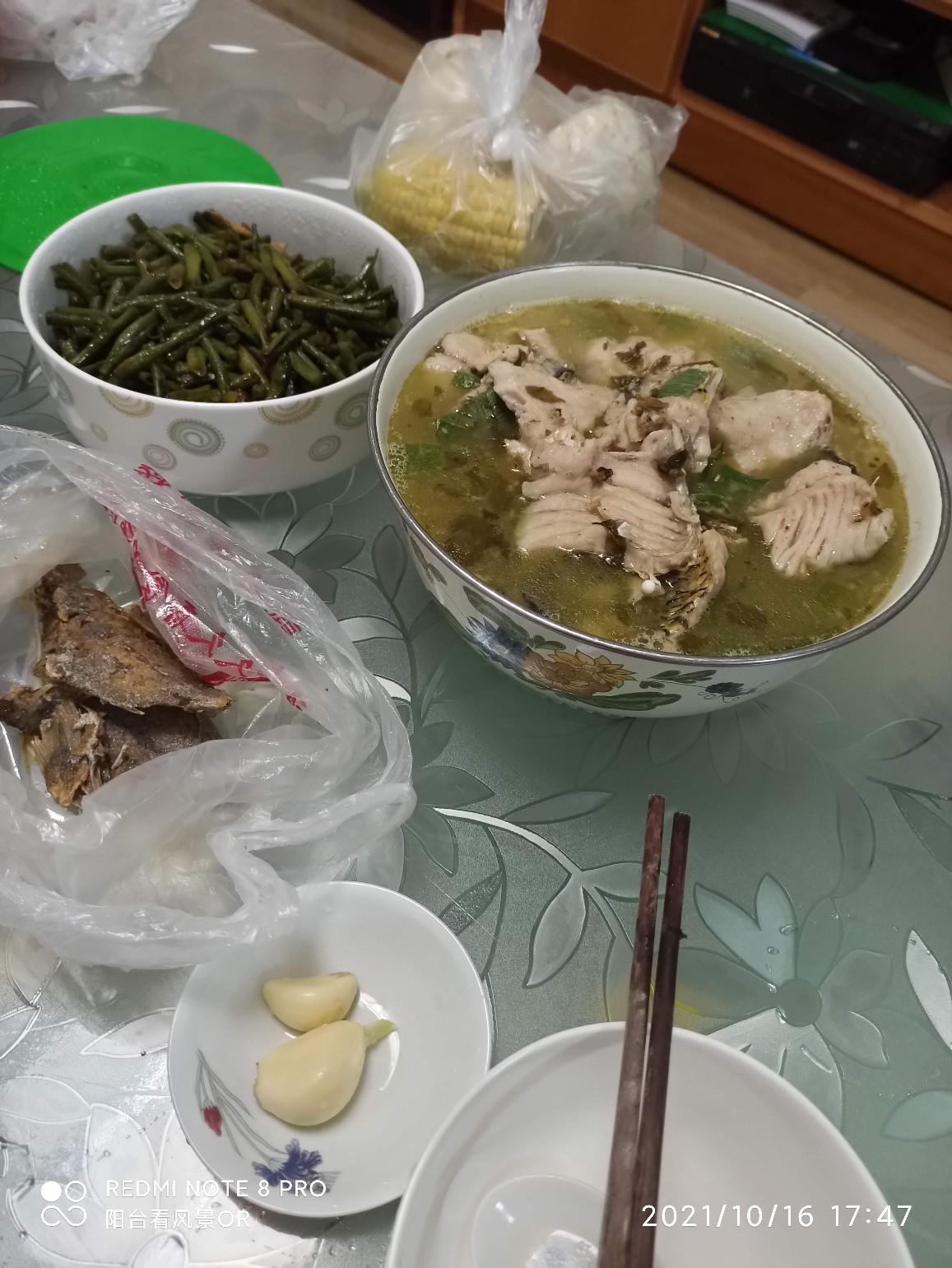 美食不但要能吃还要能做,使用电饭锅怎样做酸菜鱼