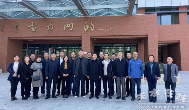 麦积区赴天津西青区挂职教师到天津南开敬业中北中学参观学习