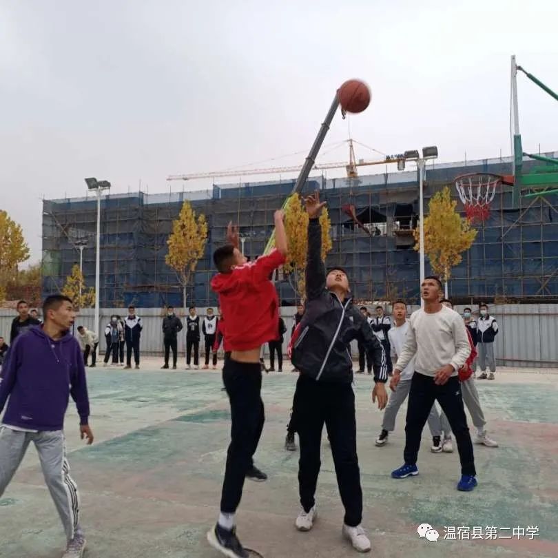 超越自我逐梦精彩——温宿县第二中学开展校园篮球、足球联赛