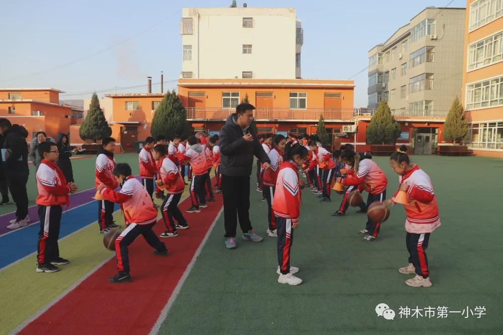 神木第一小学拔河比赛,小学体育优质课简报