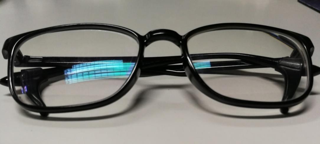 为什么眼镜镜片有颜色,近视眼镜镜片颜色有几种