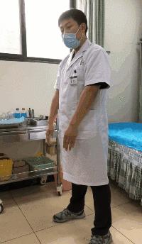 别再趴着睡觉了!22岁小伙一觉醒来“手残”了!医生:最好的睡姿是它