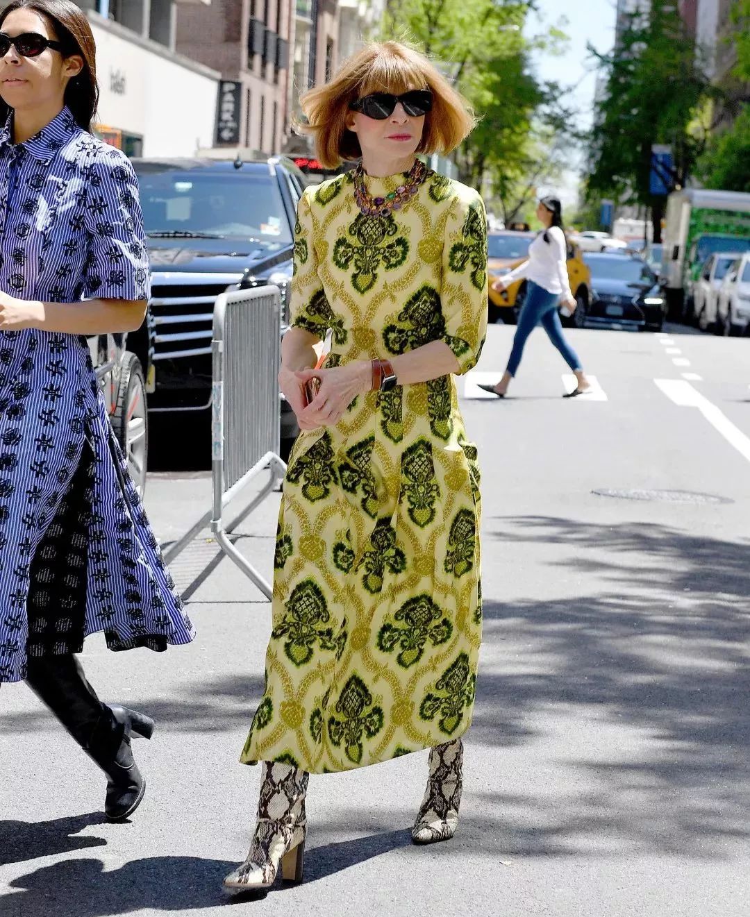 一双靴子竟然可以这么百搭,一双靴子有1kg吗