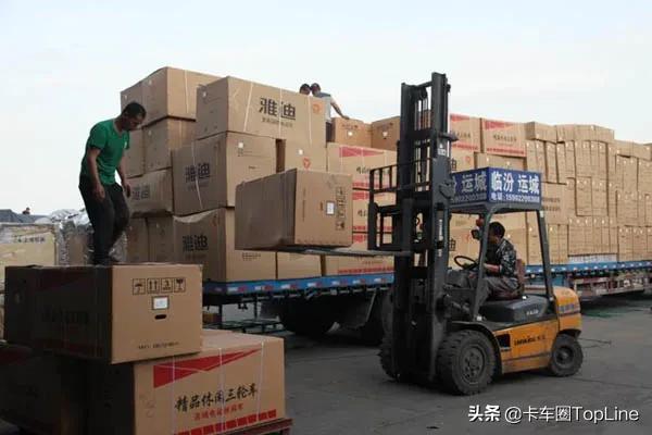 大运会记者采访视频小朋友,大运重卡客户心声