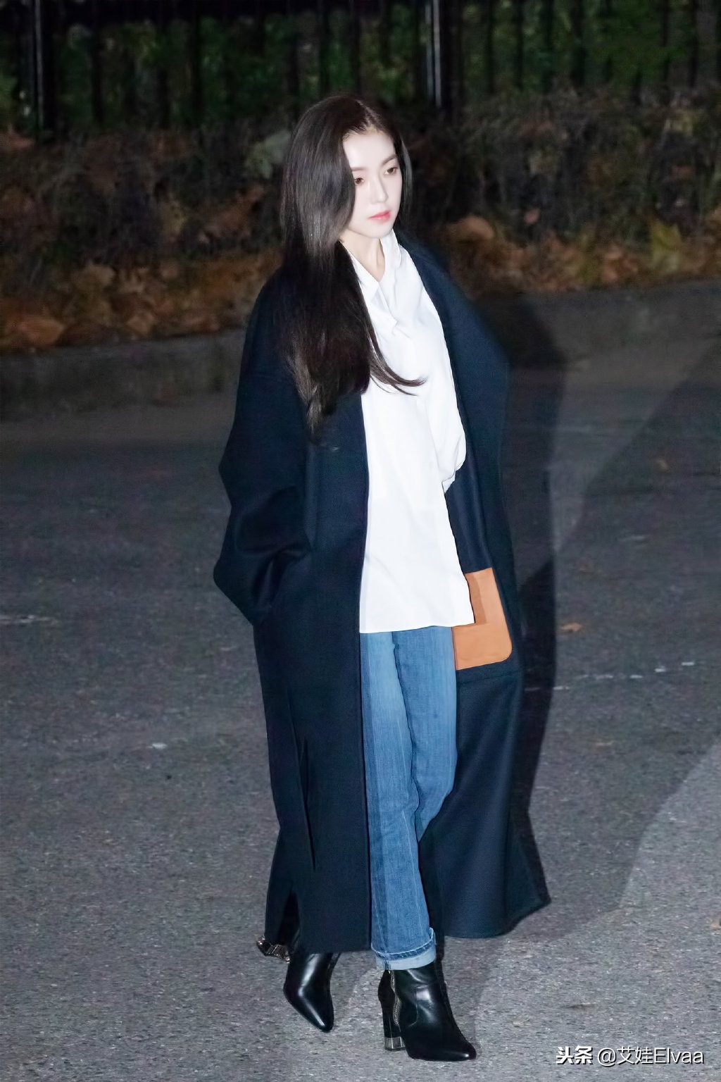 裴珠泫这是什么神颜值？简单大衣配靴子，灰色美瞳超迷离，太美了