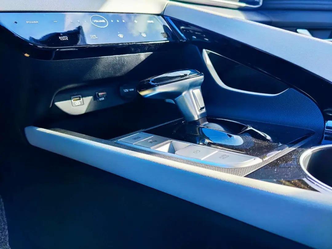 伊兰特第七代好还是索纳塔好,现代索纳塔十和伊兰特第七代对比