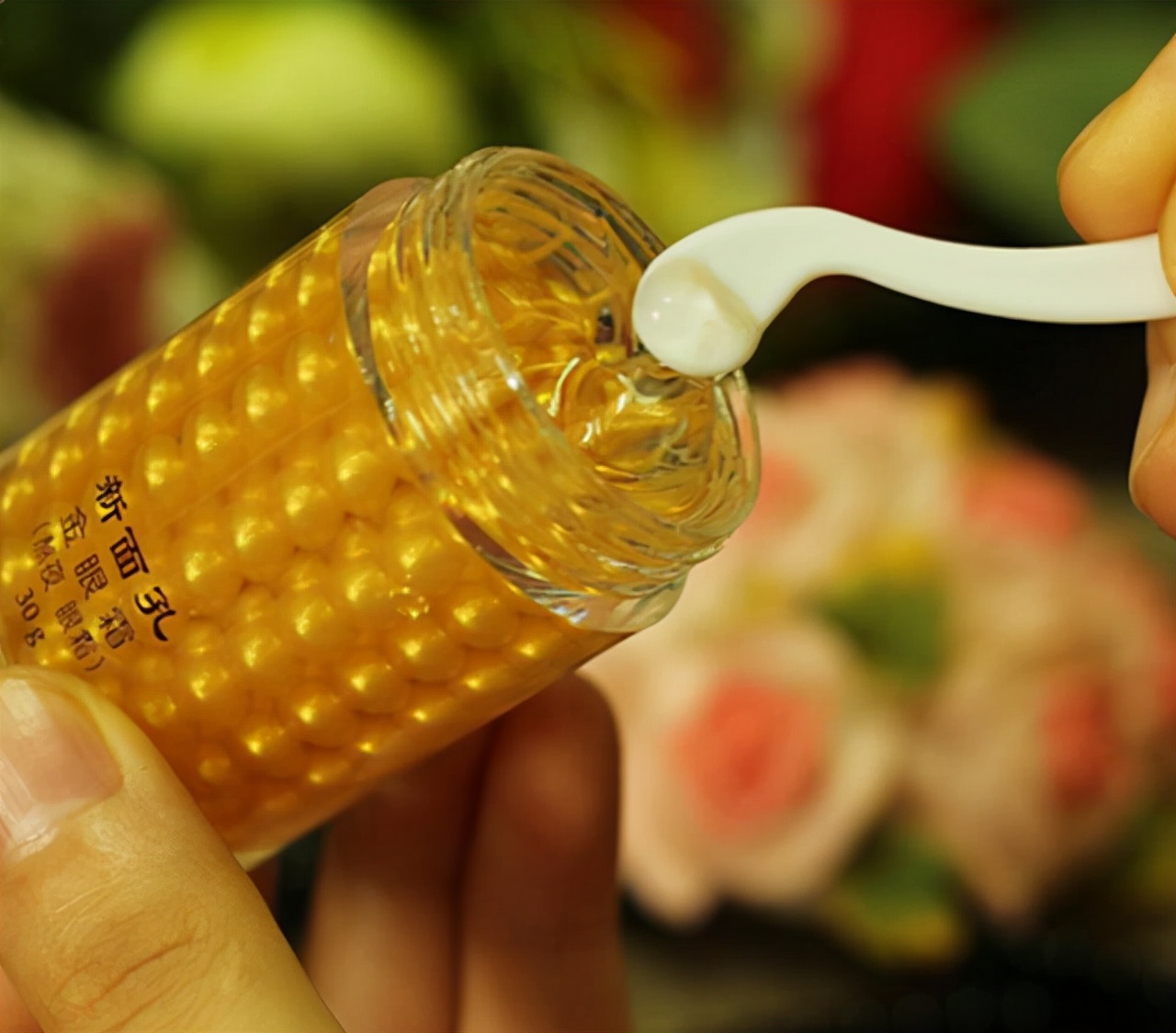 三款贵到哭泣却有奇效的眼霜测评,这五款眼霜才是真正的实力派