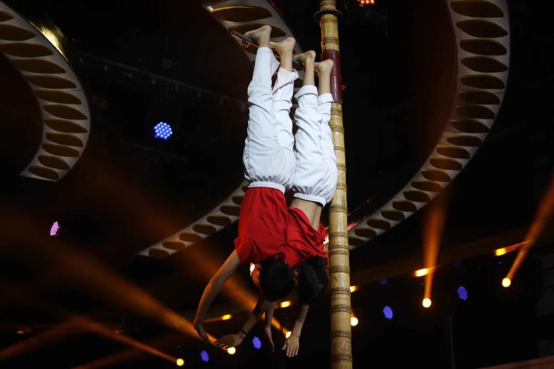 文安VS特克斯|少年展示传承600余年的高杆绝技,每一个动作都令人心惊胆颤