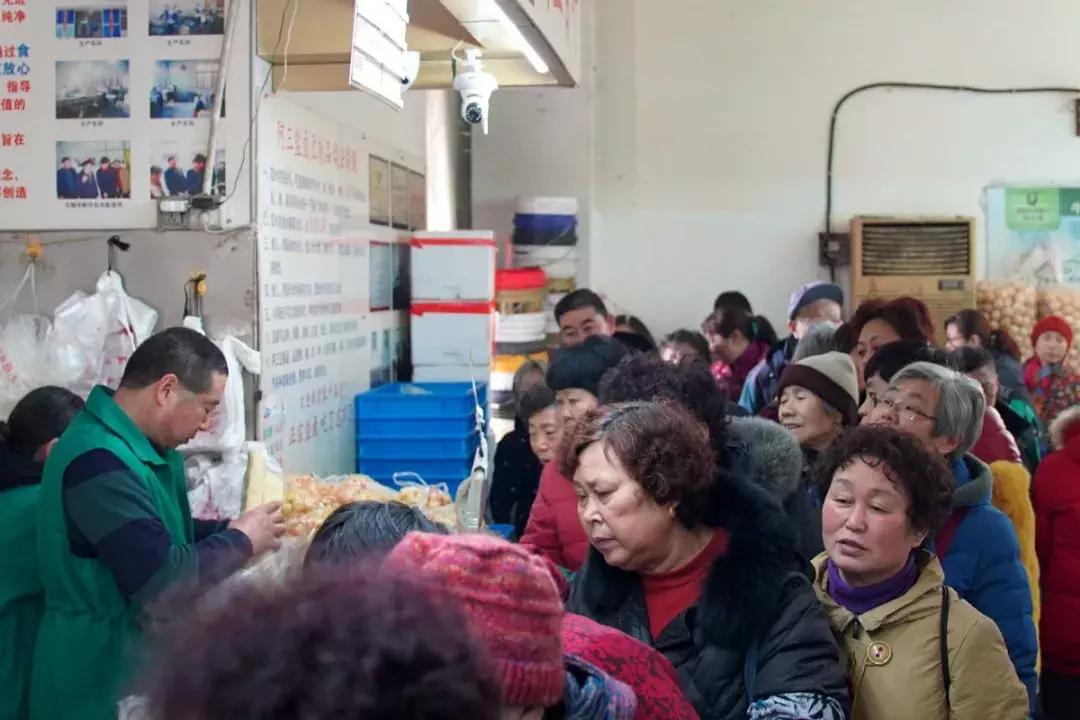 年味|带上小拖车跟我走!这里买年货实惠好吃