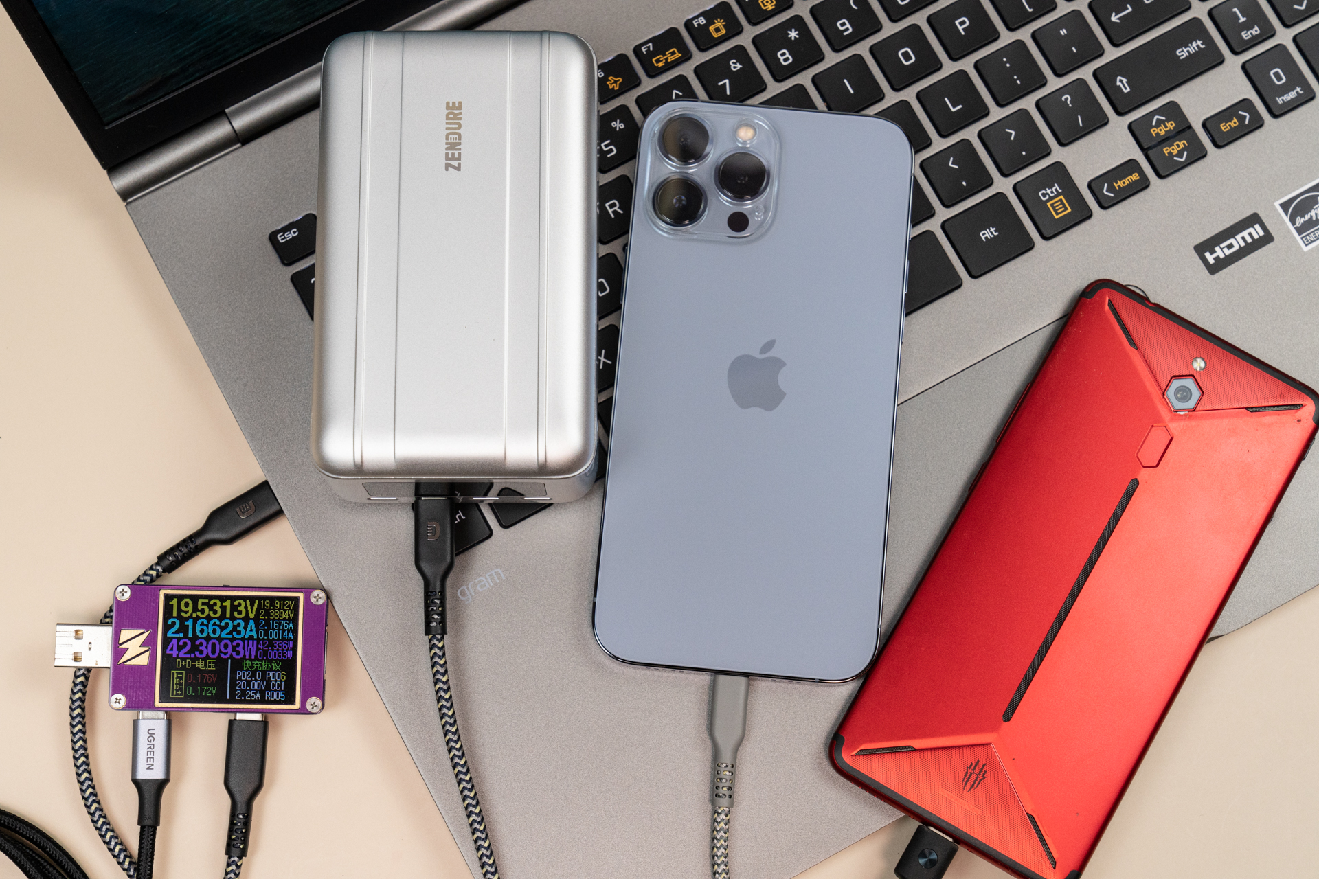 绿联30W氮化镓快速充电器,绿联闪充湃氮化镓充电器45瓦测评