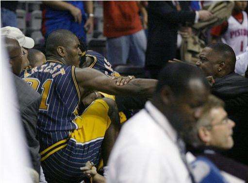 nba为兄弟出头的名场面,nba为队友出头瞬间安东尼