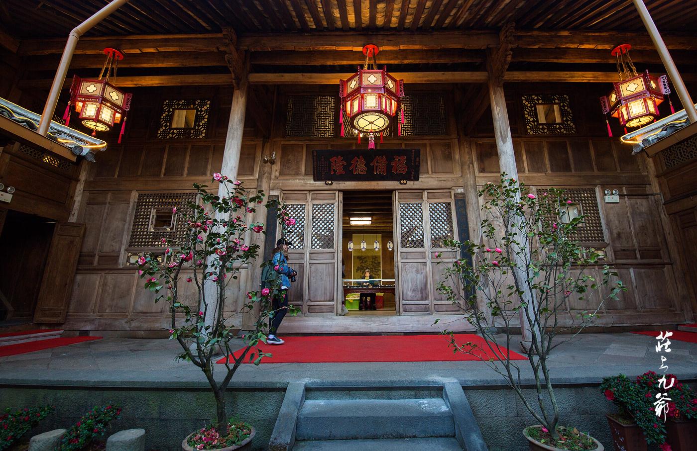 西董古村斜阳余晖下的悠然静寂