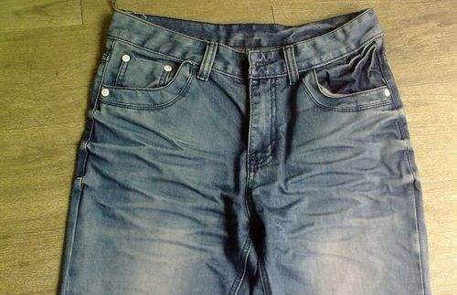 卫生纸和衣服一起洗了怎么去纸屑,衣服上沾了纸屑用洗衣机洗得掉吗