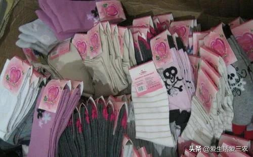 摆地摊卖袜子生意入门技巧,摆地摊一元一双的袜子怎么拿货