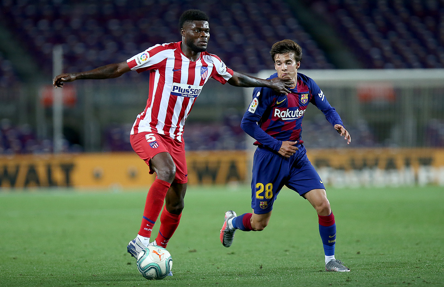 争议2-2！裁判在巴萨主场助皇马？梅西60分钟暴怒不忍了