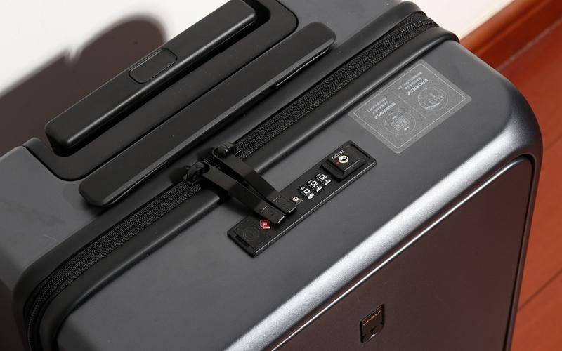 快速取物，为商务人士定制地平线8号登机箱体验