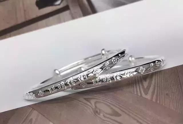 宝宝可以戴银的饰品吗,2岁宝宝可以戴纯银首饰吗