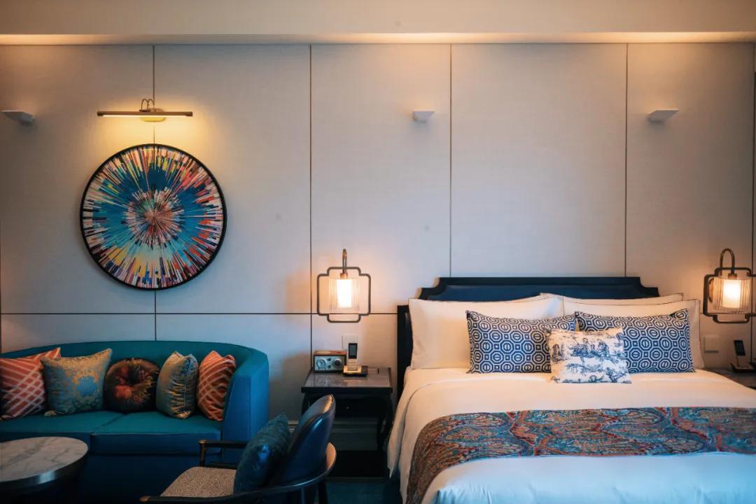 200块钱住北京,200块住酒店吃大餐