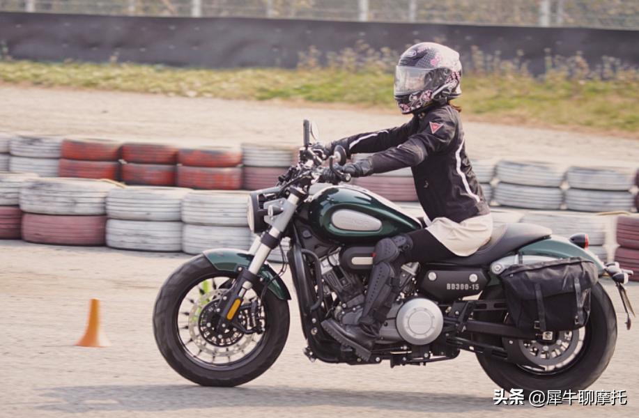 钱江闪电300和奔达灰石300,奔达灰石300适合跑长途高速吗