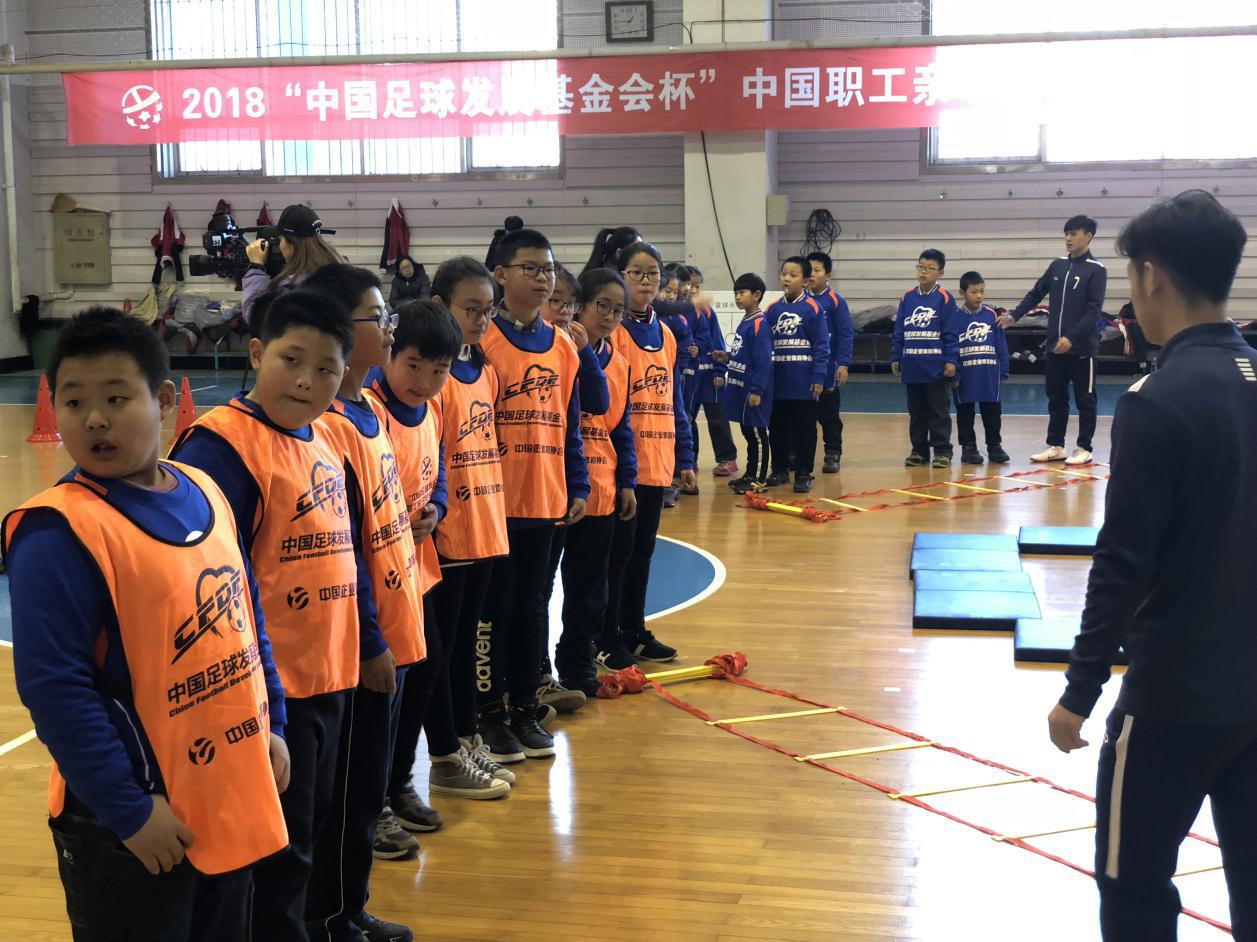 儿童足球培训开班,幼儿足球培训暑期班