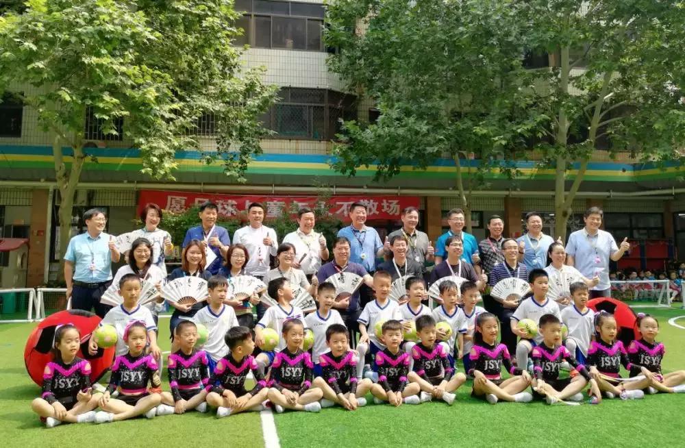 中国媒体团考察,探访全国足球特色学校