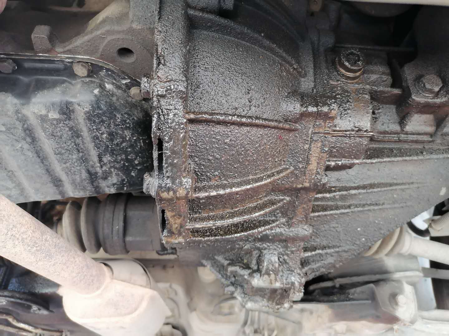 发动机漏油维修费用明细表,发动机漏油花了3000