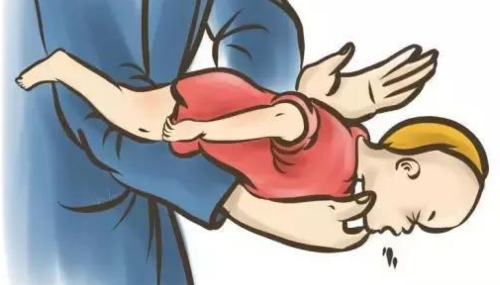 孩子吃果冻噎死抢救伤心爸爸,男孩被噎店主用海姆立克急救法