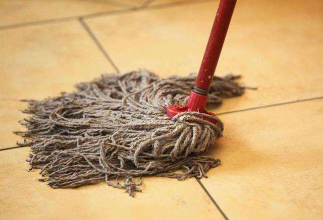 鸡毛飞上天拖把变废为宝,变废为宝手工制作简单环保拖把