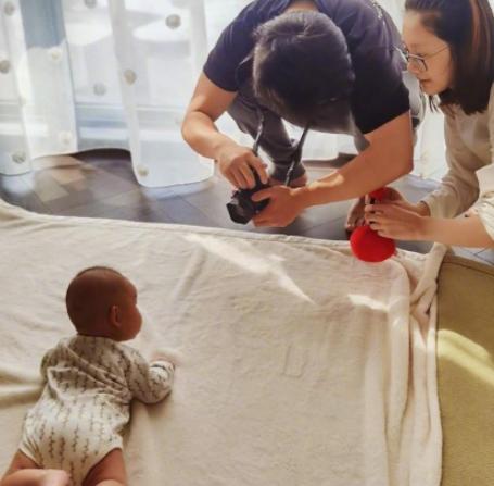 郑恺变身女儿奴,郑恺化身女儿奴