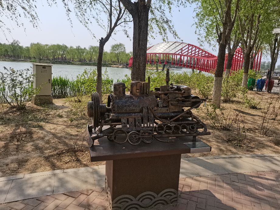 吃饱了来公园走走,吃饱喝足广场散步