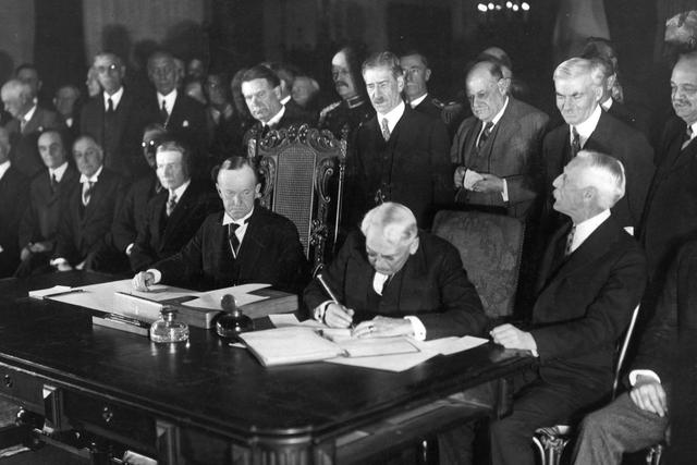 一位比肩俾斯麦的战略家，玩转英法美苏，拉起战败的德国重返列强