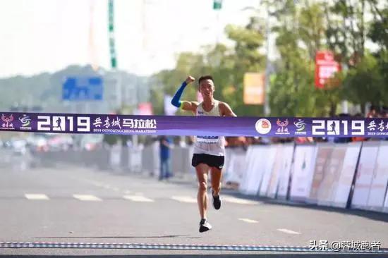 中国马拉松冠军管油胜冲刺,管油胜奖金多少