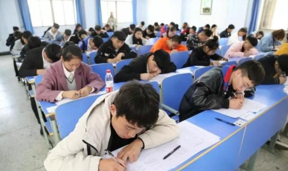 单招大专和高三上大专有区别吗,高考后上大专好还是直接单招好