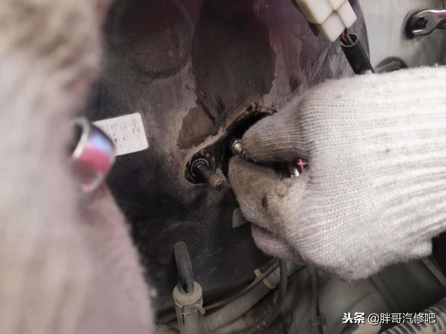 汽车刹车脚踏板行程大怎么调试,刹车踏板太低怎么调