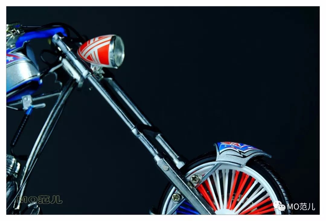 想试试用蓝色“焊”住你的眼睛是什么感受吗?