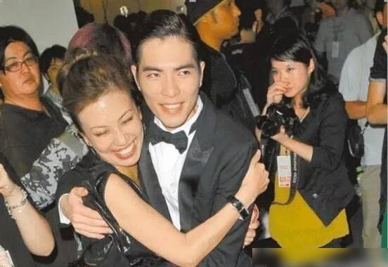 陈乔恩穿着时尚出席活动,陈乔恩盛装打扮