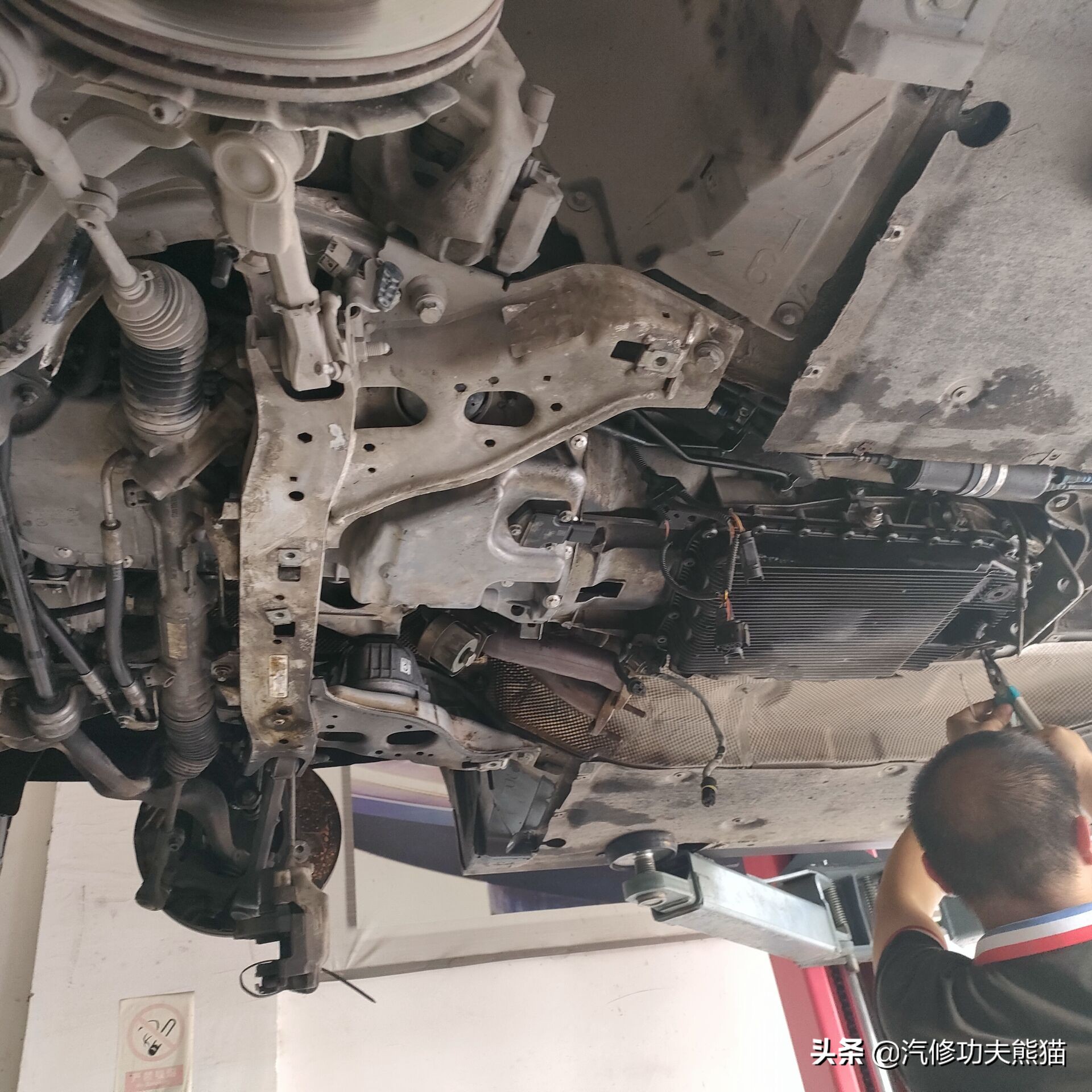 宝马e90325i2007款,宝马e90漏机油通病