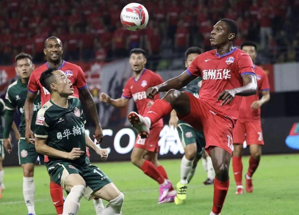 阿洛闪电进球，梅县铁汉取得梅州德比首胜，客场四连胜排第2